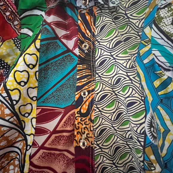 Assasane Togo cotton shirt made from a variety of Togolese fabrics. - Picture 2 of 3